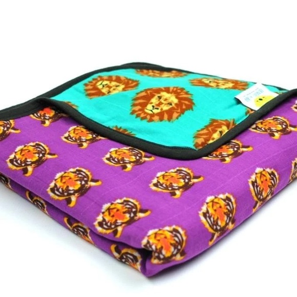 Roar Cuddle Blanket - Picture 3 of 3